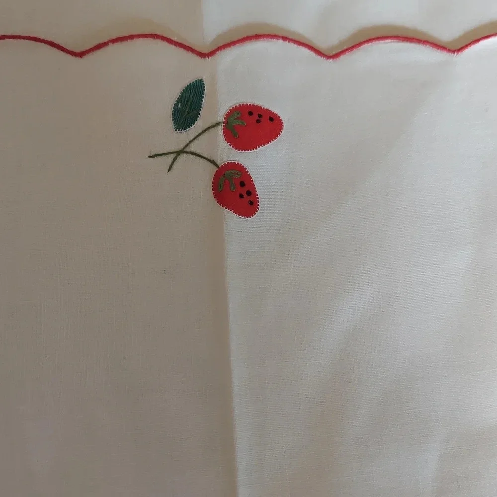 Vintage Placemats  Cream Red Appliques and Embroidered Scalloped Edges